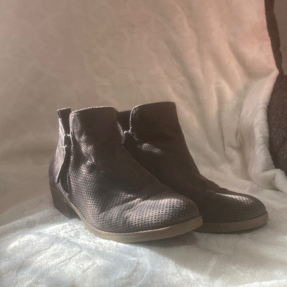 Women’s Universal Thread Booties 6